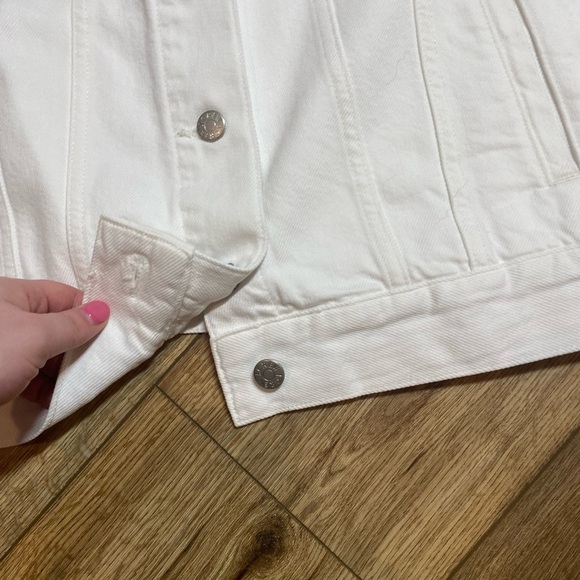 J.Crew Classic or Relaxed Fit White Denim Jacket - Picture 6 of 7